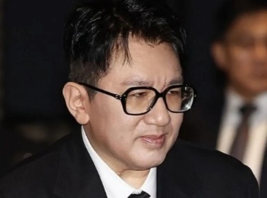 Bang Si Hyuk Berjanji Menyelesaikan Kasus Penipuan IPO HYBE
