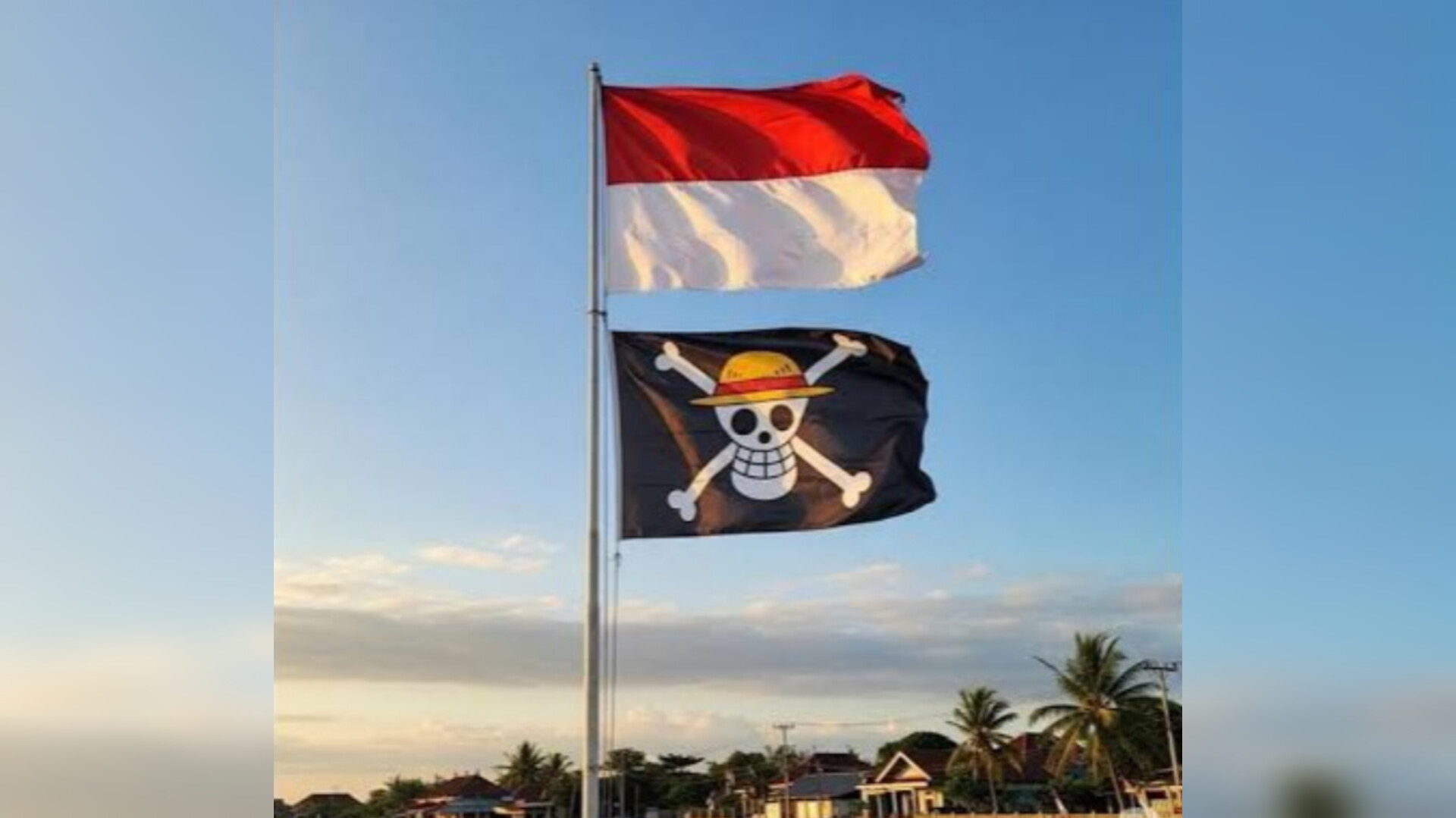 Instruksi Presiden: Pisahkan Pengibaran Bendera Merah Putih dan One Piece