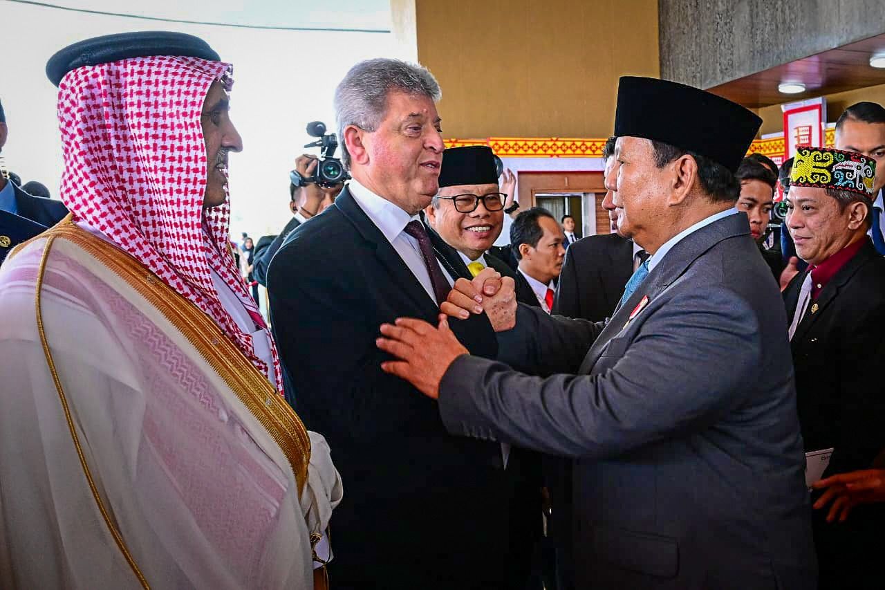 Momen Kehangatan Prabowo di Parlemen