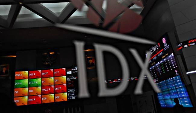 IHSG Tertekan di Level 7.600, Investor Tunggu Kebijakan Pascareshuffle