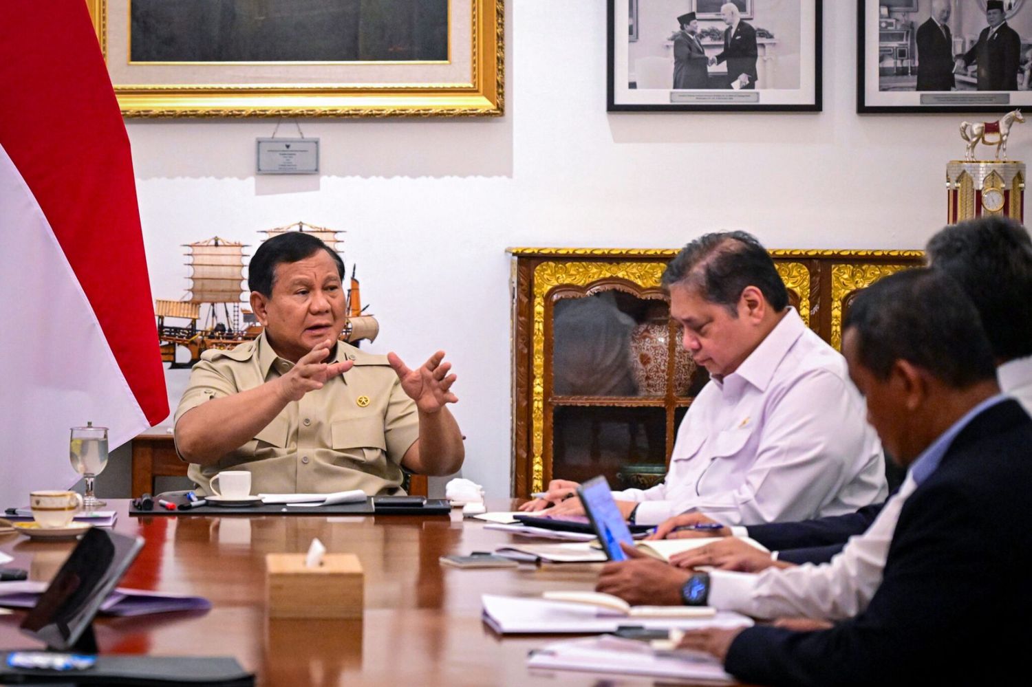 Presiden Prabowo Bahas Program dengan Menteri di Kertanegara