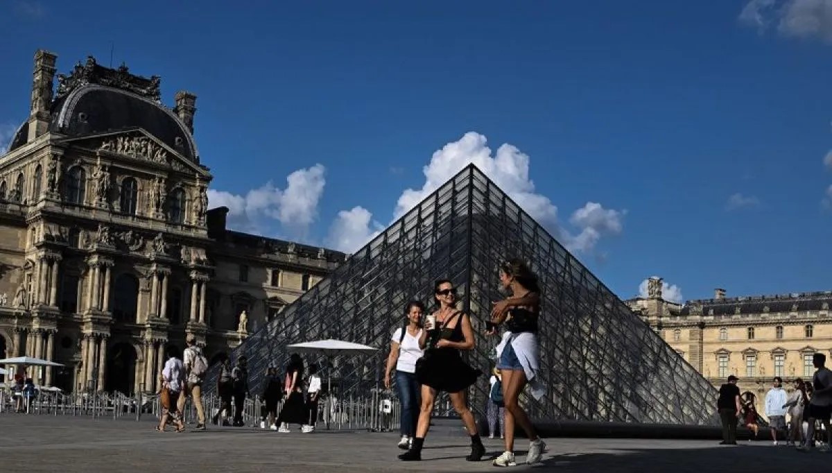 Pencurian di Museum Louvre: Beberapa Orang Telah Ditangkap