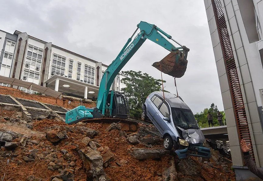 Banjir di Padang Menyebabkan Dampak pada 27.433 Warga